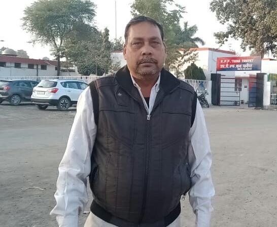 Panipat News/Social worker Praveen Jain's mobile snatched just 10 meters away from railway station GRP