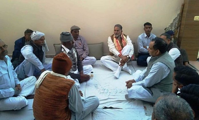 Expressing condolences on the death of his PSO former minister Rambilas Sharma became emotional
