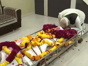 Hiraba Modi Last Rites 