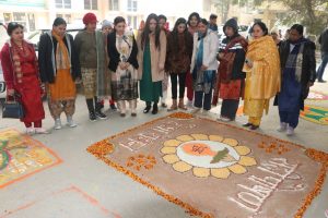 Panipat News/The winners were awarded in the sports competition organized by the Women and Child Development Department