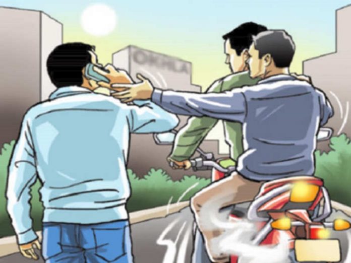 Panipat News/Bike rider snatchers snatched SI's mobile