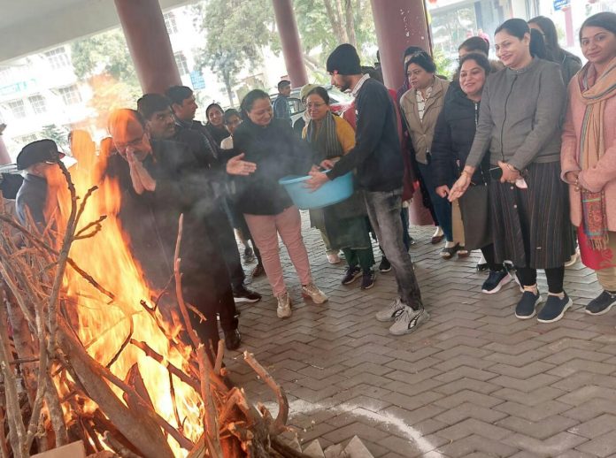 Panipat News/Lohri festival celebrated with great enthusiasm in IB PG College