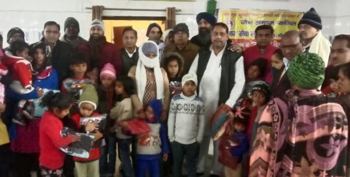 Panipat News/Samaj seva sangthan and Jain society distributed warm clothes to 650 needy