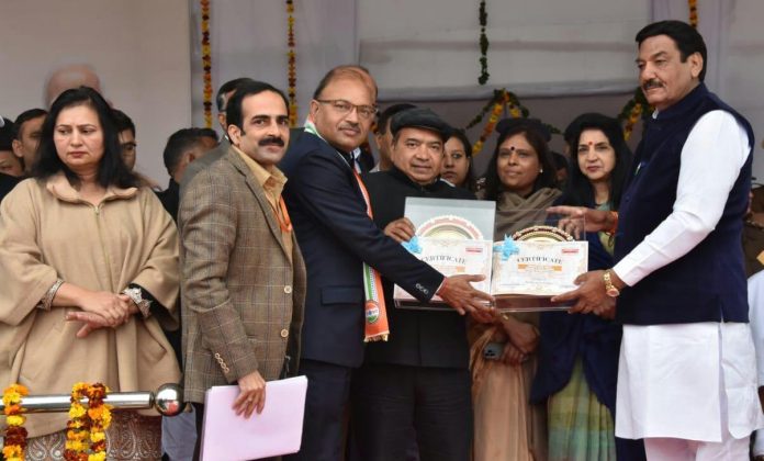 Panipat News/Executive Director and Refinery Head PRPC honored on 74th Republic Day organized by Panipat Administration