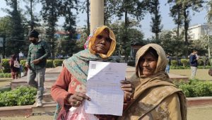 Angry people protested in the district secretariat after cutting the ration card