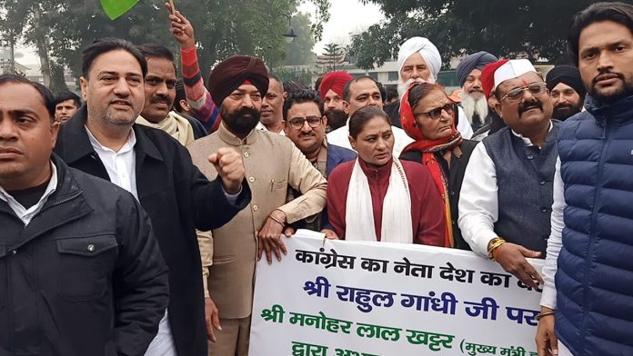 Police stopped the Congress workers who came out to stop the train