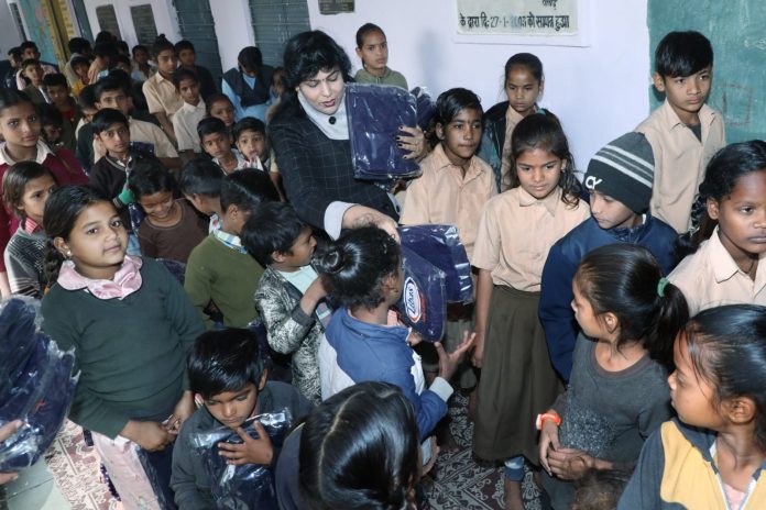 Narayan Seva distributed 8 thousand sweaters and 7 thousand blankets