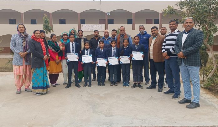 Honor ceremony organized in Modern School