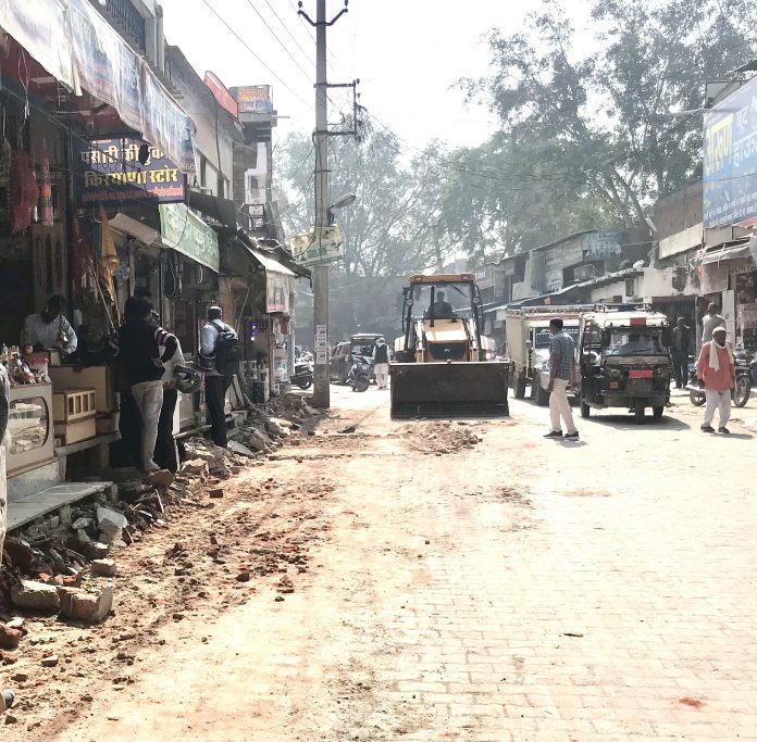 Municipality removed encroachment outside shops in markets with JCB machine