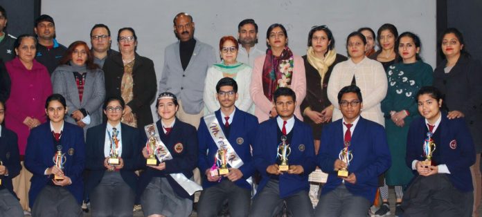 Panipat News/Farewell ceremony organized at Dr. MKK Arya Model School