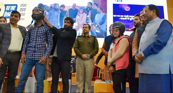 Panipat News/MP Sanjay Bhatia distributed helmets under MP road safety campaign