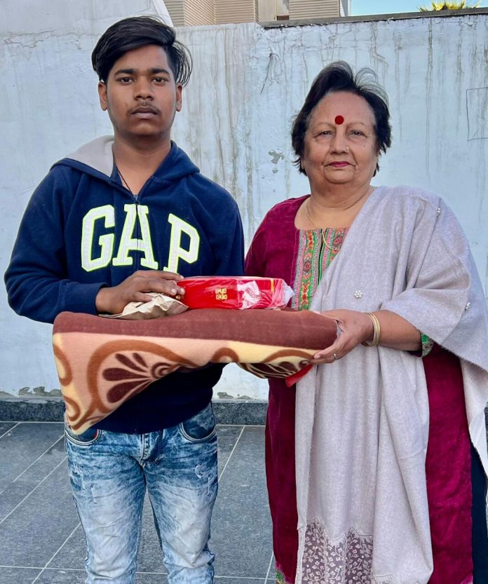 Panipat News/Women welfare committee distributed blankets to the needy