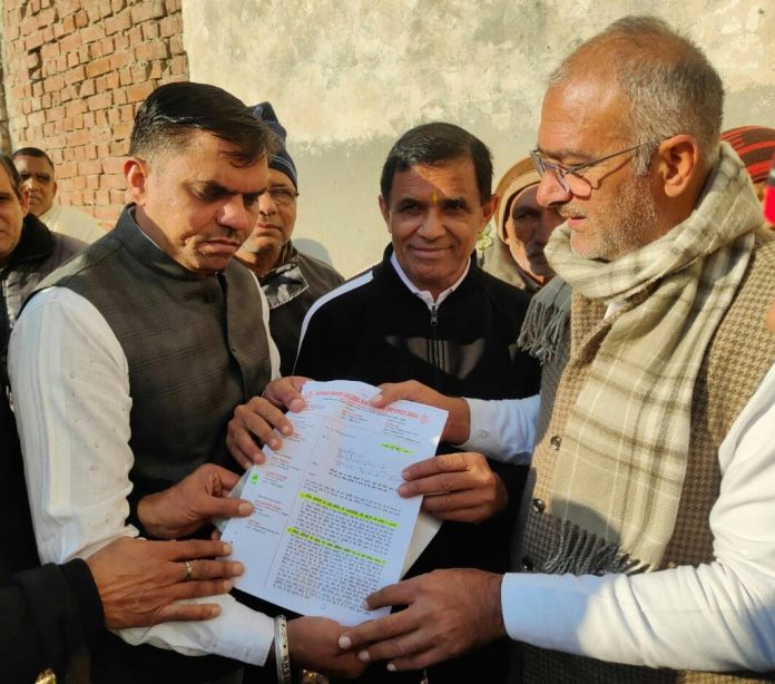 Panipat News/Aided College non teaching staff submitted memorandum to MP Sanjay Bhatia