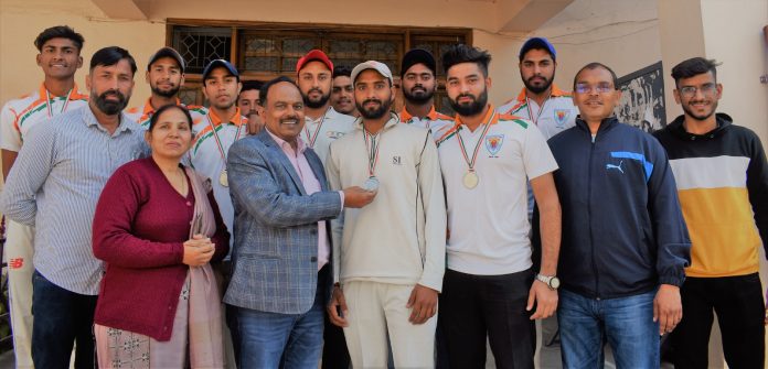 Panipat News/Arya Mahavidyalaya secured second position in KUK Inter Zonal Cricket Tournament