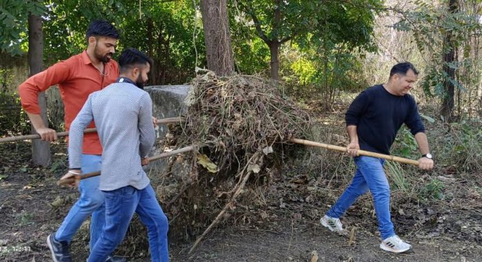 Panipat News/Environmental guards of Eco Club did Shramdaan in Herbal Botanical Garden