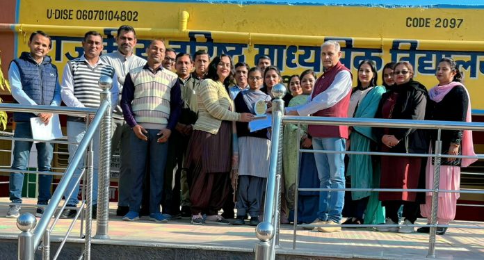 Panipat News/Student Rajni got first place in the district in poetry competition