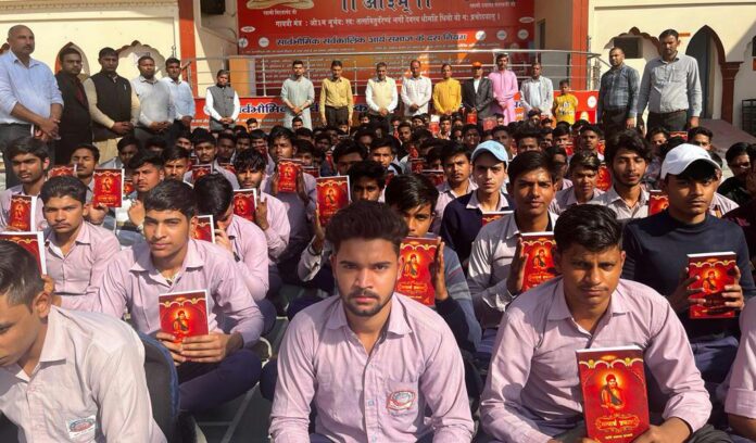 Panipat News/Student honor ceremony organized in the premises of Arya Senior Secondary School