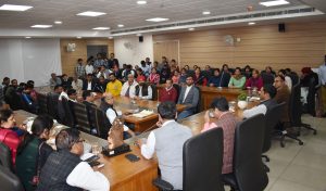 Ajay Singh Tomar was given a soulful farewell by the staff of the municipal office