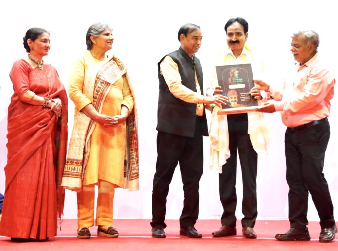 Haryana Icon Award given to Anil Kaushik at International Festival