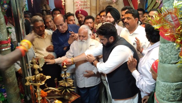 MP Kartik Sharma took the blessings of mother in Ambala city's Maa Dukhbhajani temple