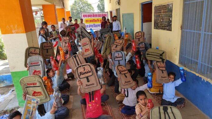Distribute bags and bottles to school children