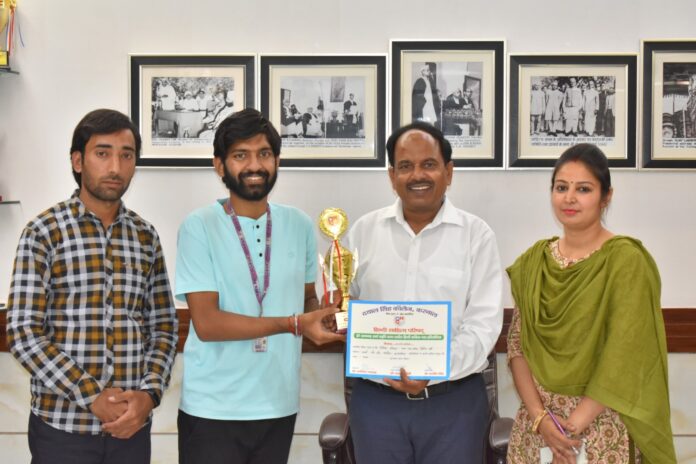 Panipat News/Hrithik Goyal got the first position in the state level Hindi poetry recitation.