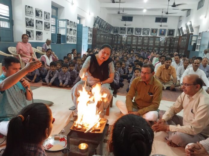 Panipat News/Founder of Khadi Ashram and Vidya Bharti Modern School Late. Sombhai's death anniversary