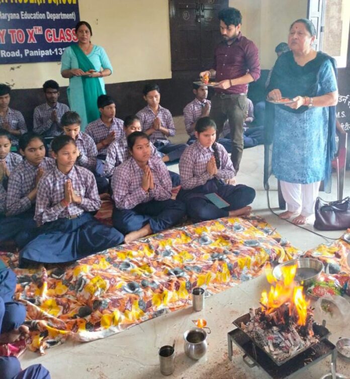 Panipat News/Havan started the new education session at Vidya Bharti Modern School