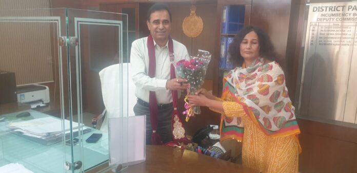 State President of Phaila Ujiyara Foundation Ranjita Kaushik welcomed the Deputy Commissioner