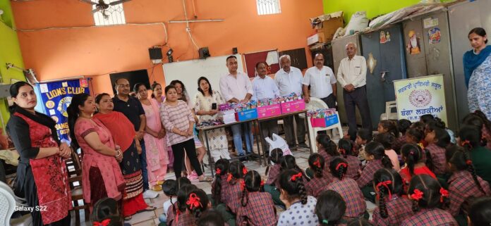 Lions Club Banga distributed stationery, lunch box and water bottle to 225 children of 3 primary schools