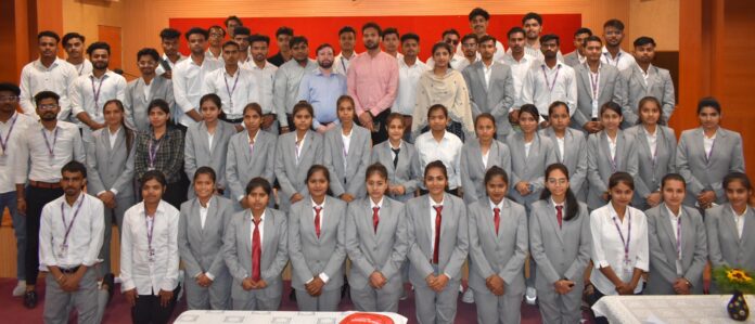 Panipat News/7 students of Tourism Department of Arya PG College were selected for employment