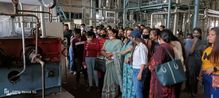 Panipat News/Students of IB College visit NDRI Karnal