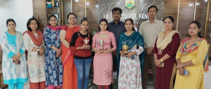 Panipat News/Three girl students of IB College in KUK merit list