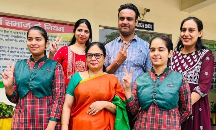 Panipat News/Chetna of Arya girls got 92.6 and Vanshika got 84.6 percent rank in JEE Mains exam