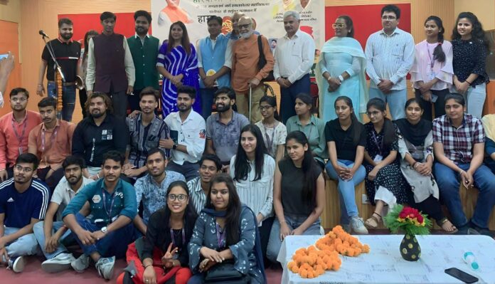 Panipat News /Comedy poet conference organized in Arya PG College