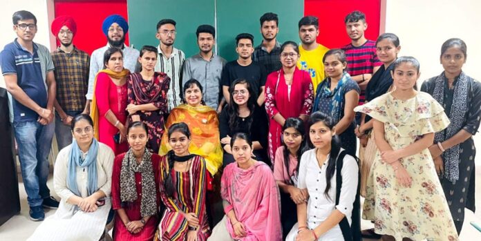 Panipat News/Students Played film Antakshari