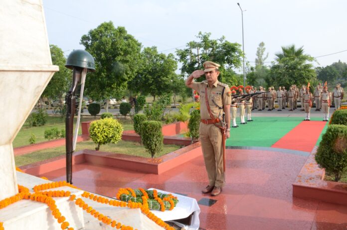 करनाल पुलिस ने किए श्रद्धासुमन अर्पित