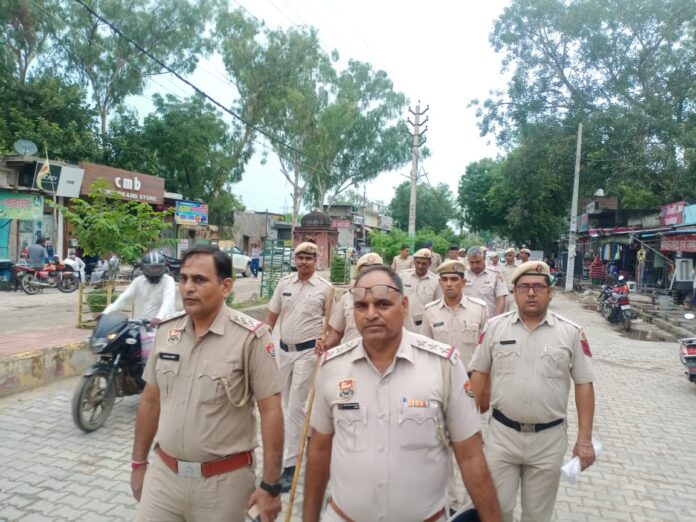 पुलिस ने कनीना क्षेत्र में किया पैदल मार्च,