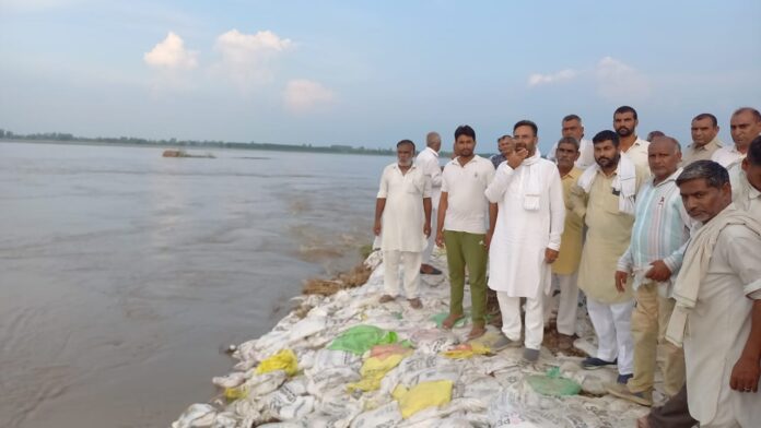 यमुना तट बांध का कार्य युद्ध स्तर पर जारी