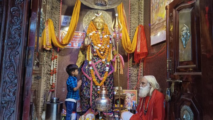 सात गज भूमि पर बना 125 फुट ऊंचा शिव मंदिर