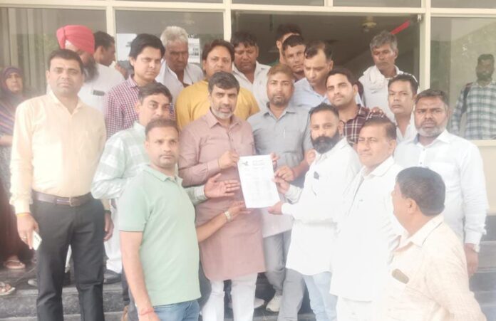 Sen Samaj Submitted Memorandum To MLA Mahipal Dhanda