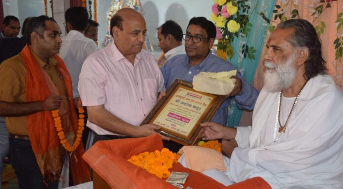 Geeta Manishi Swami Gyananand Maharaj