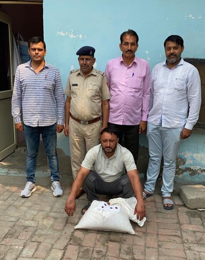 Drug smuggler arrested with 9 kg poppy seeds