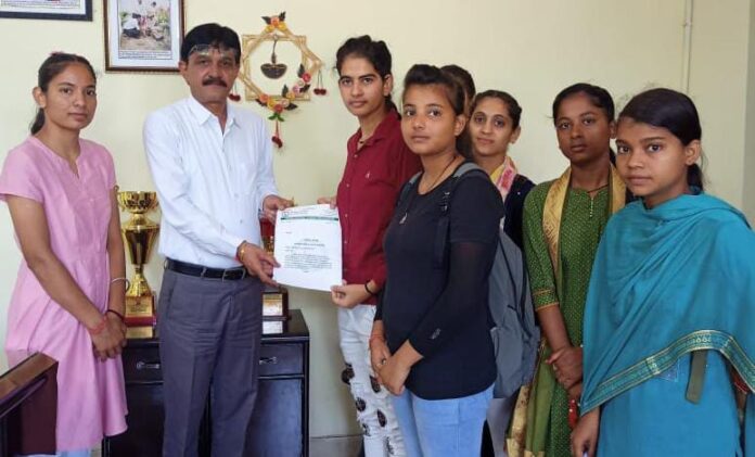 INSO Demanded To Start A Canteen In Girls College