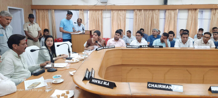 डीडीएमसी की बैठक लेते बिजली मंत्री रणजीत सिंह।