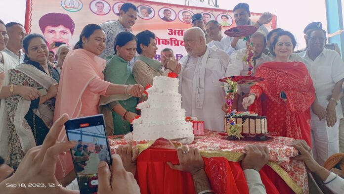विधायक शमशेर सिंह गोगी का जन्मदिन धूमधाम से मनाया