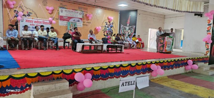कार्यक्रम में संबोधित करते प्राचार्य राजीव कुमार सक्सेना।
