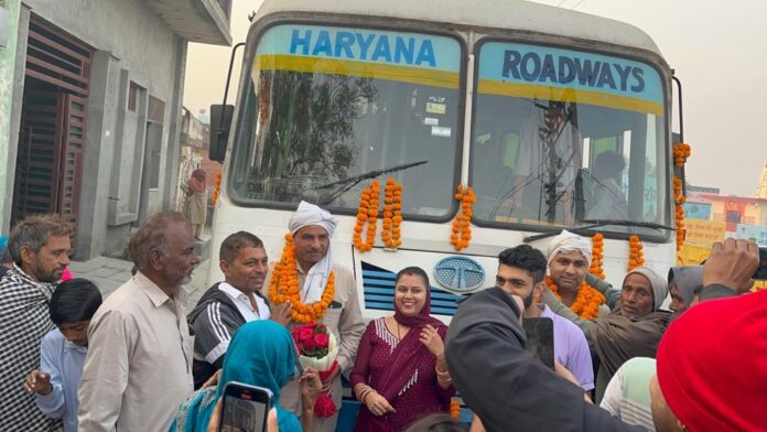 गांव रतनगढ़ से प्रेमनगर तक चली रोडवेज बस