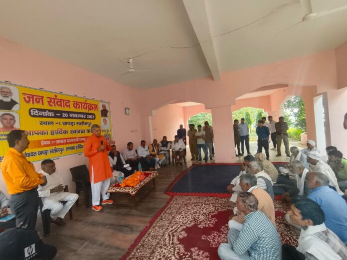जन संवाद कार्यक्रम में संबोधित करते सांसद चौधरी धर्मवीर सिंह।