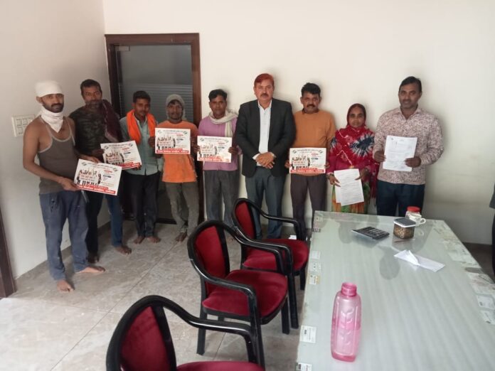 Educationist Dr. Hitesh Chand Sharma made workers aware about voter card